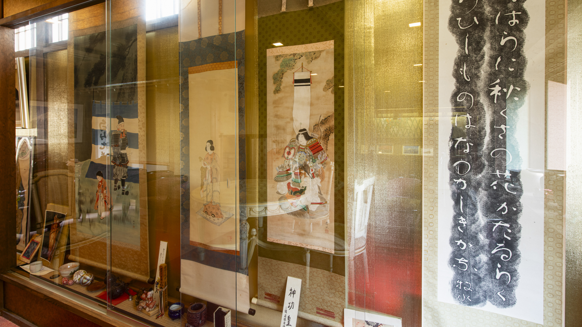 *ロビー／風情漂う数々の装飾品が飾られ、さながら美術館のようです。