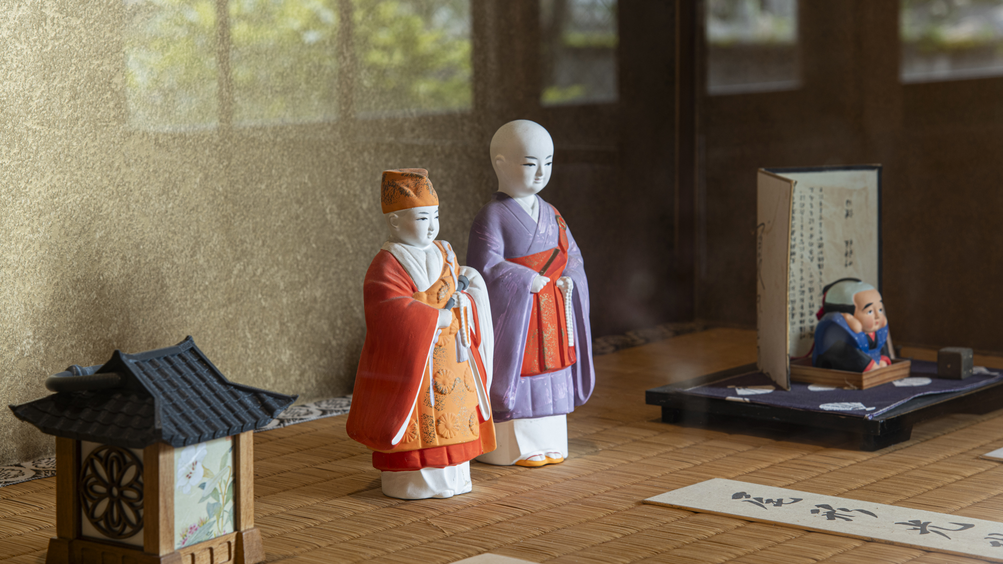 *ロビー／風情漂う数々の装飾品が飾られ、さながら美術館のようです。