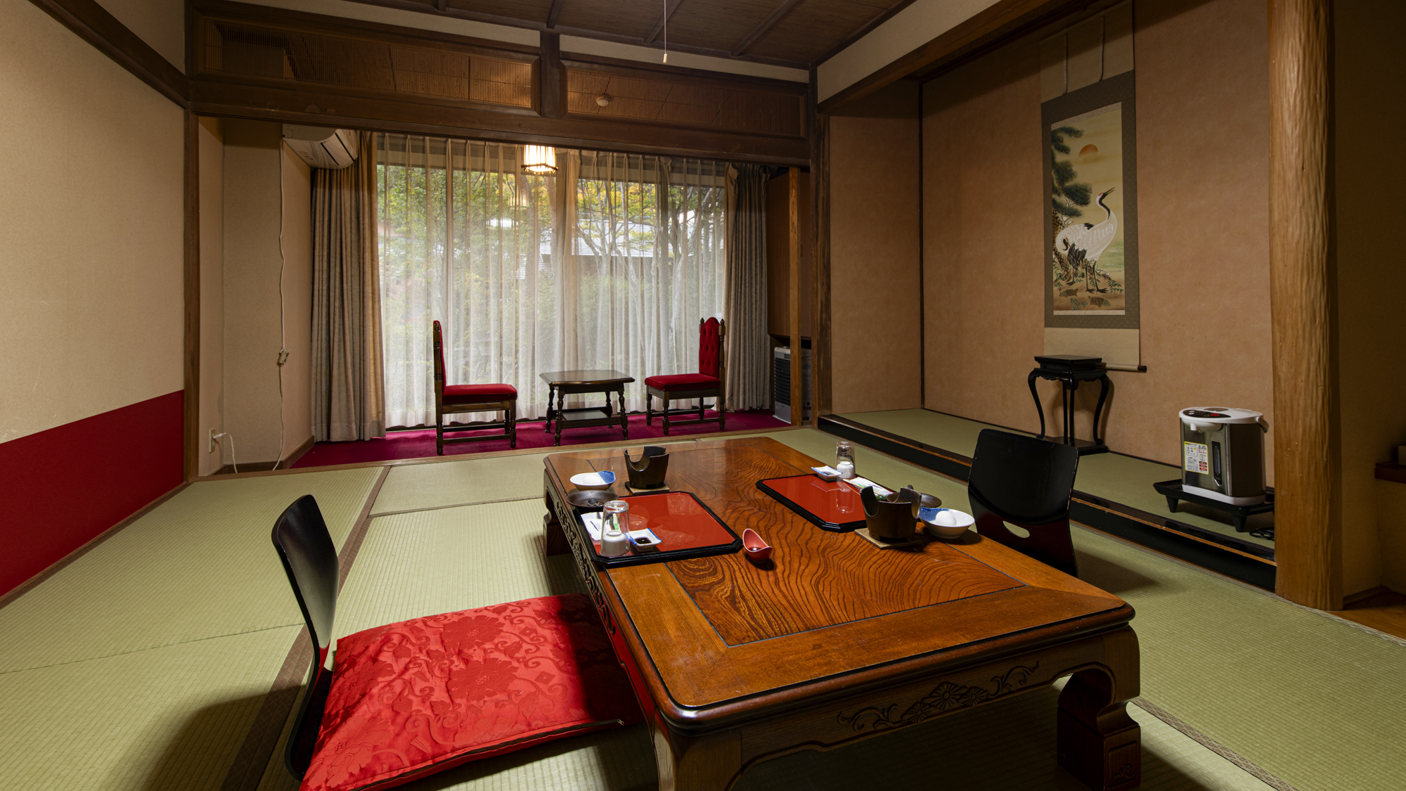 *個室食事処／当日の状況により、個室での対応となる場合もあります。