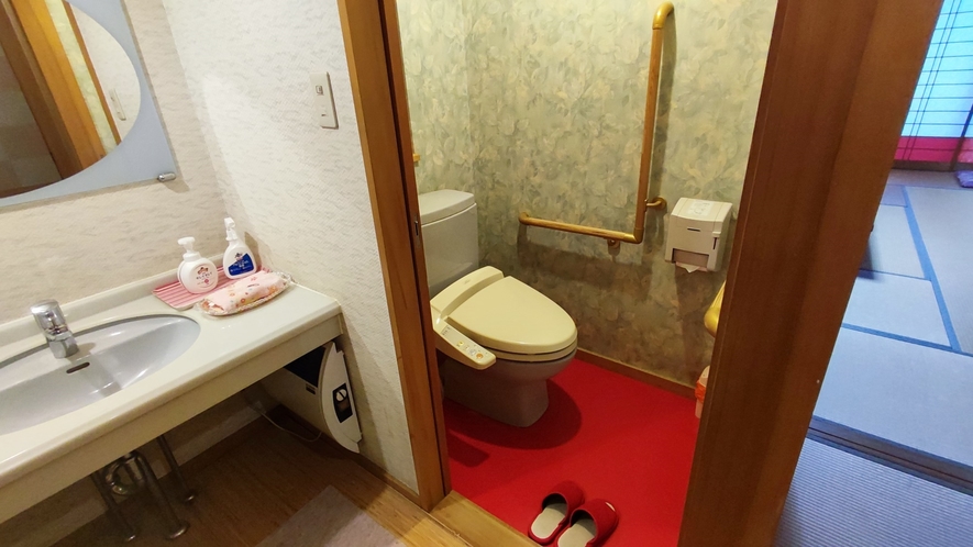 *二間客室一例／トイレも段差が少なく、スムーズに移動できます。