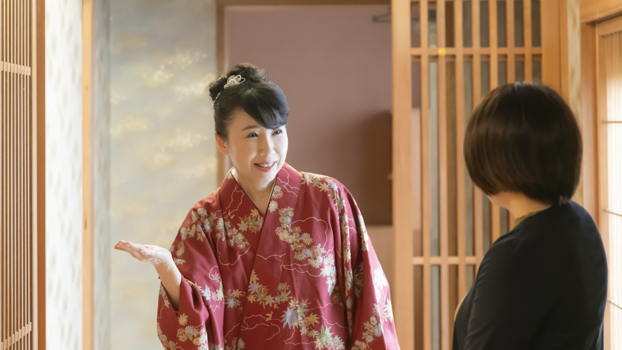 *スタッフ／お部屋やお料理の案内でご不明な点があればお知らせください。