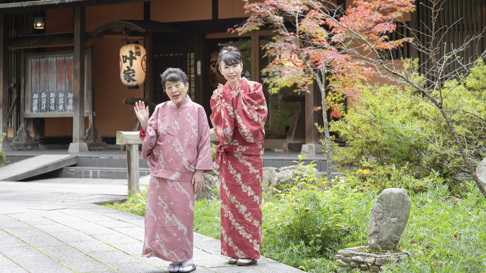 *スタッフ／80歳を超えたお茶目で元気な大女将と楽しい女将がおもてなし！