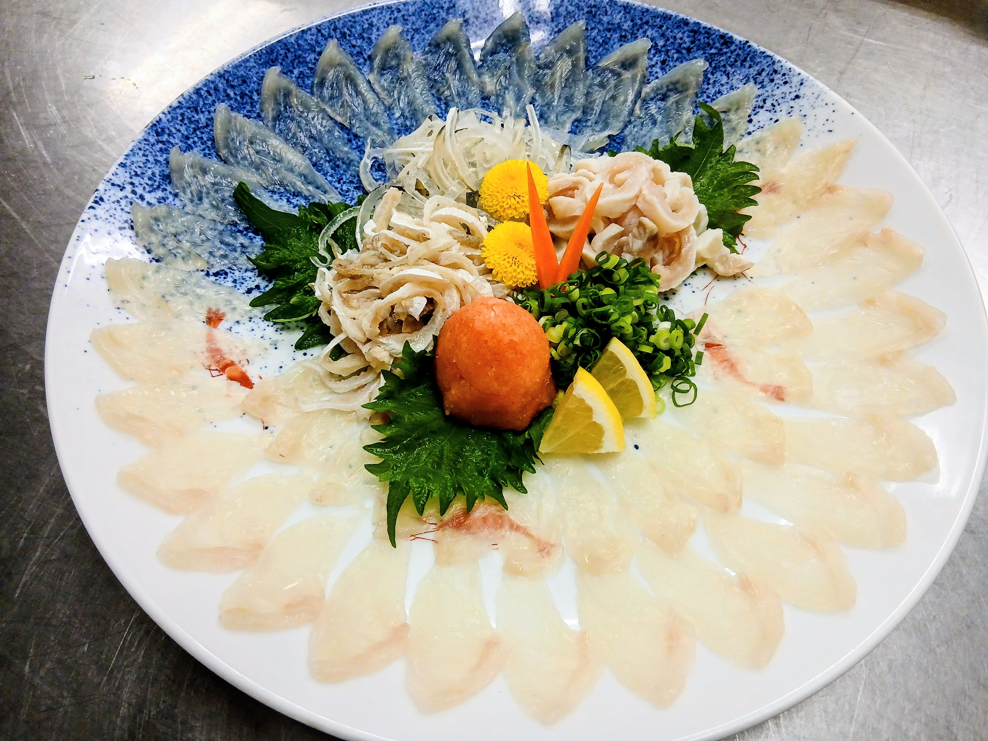 鉄刺と鉄皮の盛合せ