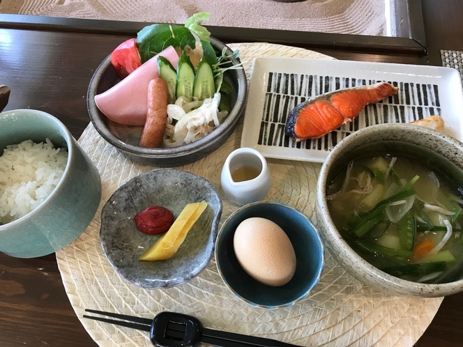 会津地鶏の卵かけご飯、和食の朝食です