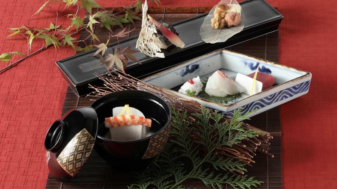 【9月・10月限定】季節の和会席ディナー＆朝食ブッフェ（1泊2食・特典付き）