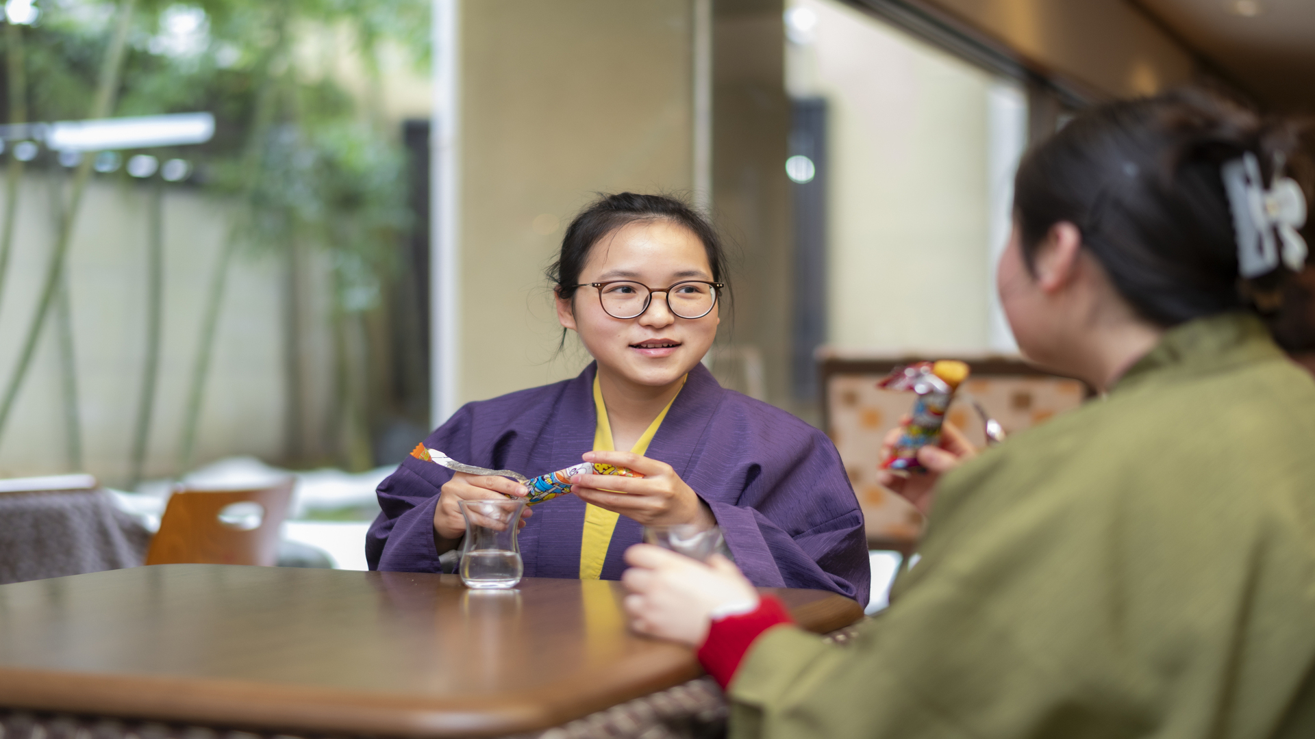 冬のこたつラウンジ｜こたつでゆったり語らう