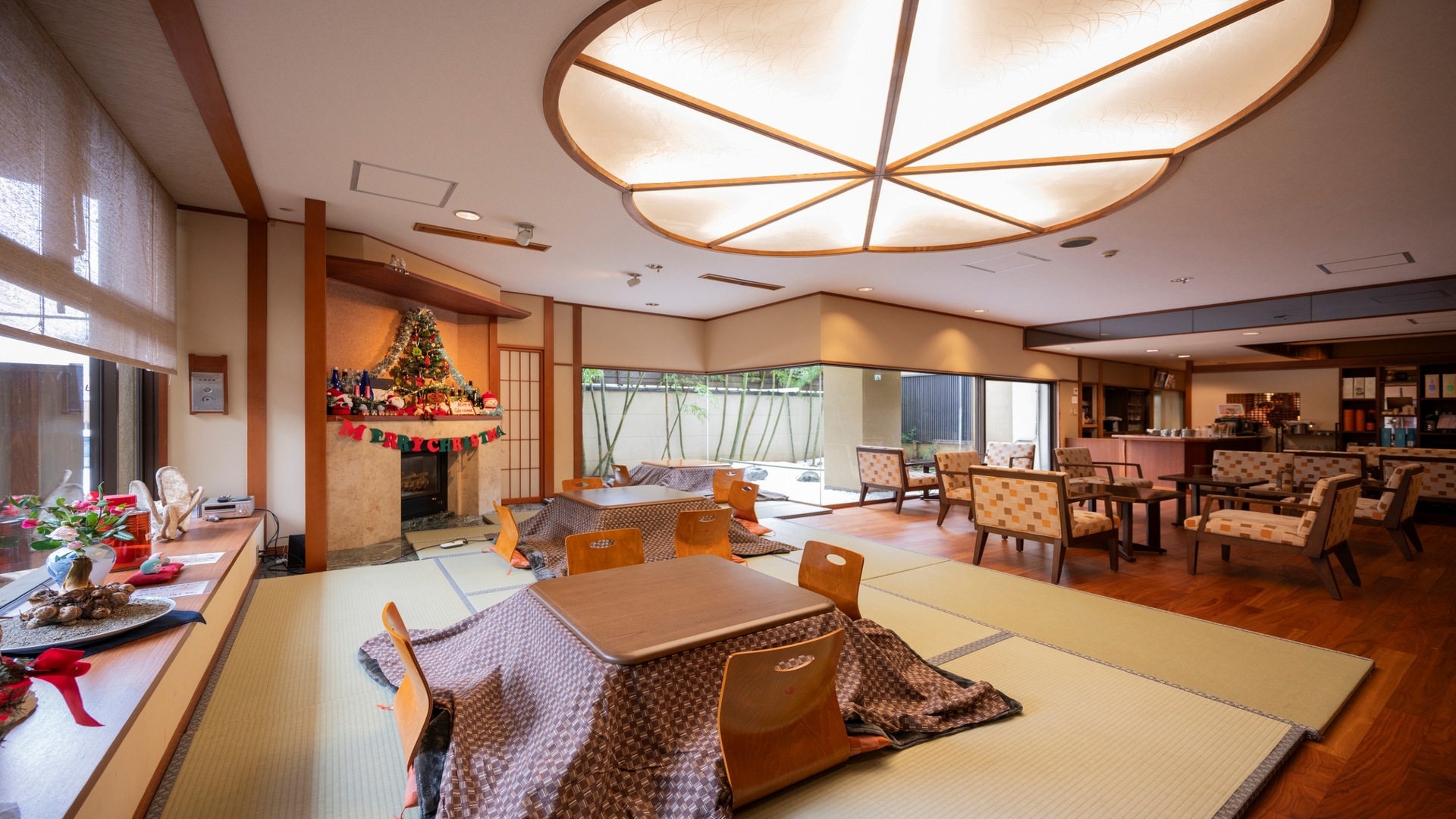 冬のこたつラウンジ｜雪景色を見ながらぬくぬく滞在