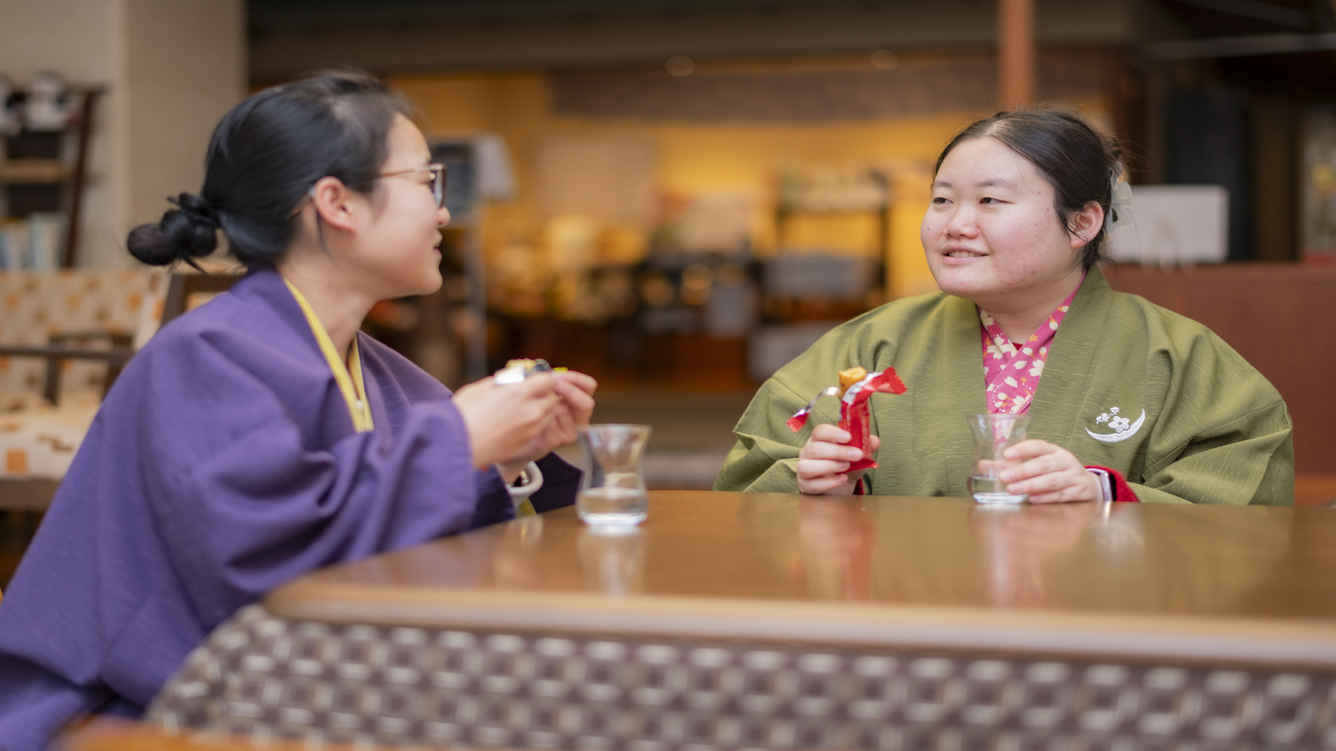 冬のこたつラウンジ｜こたつでゆったり語らう