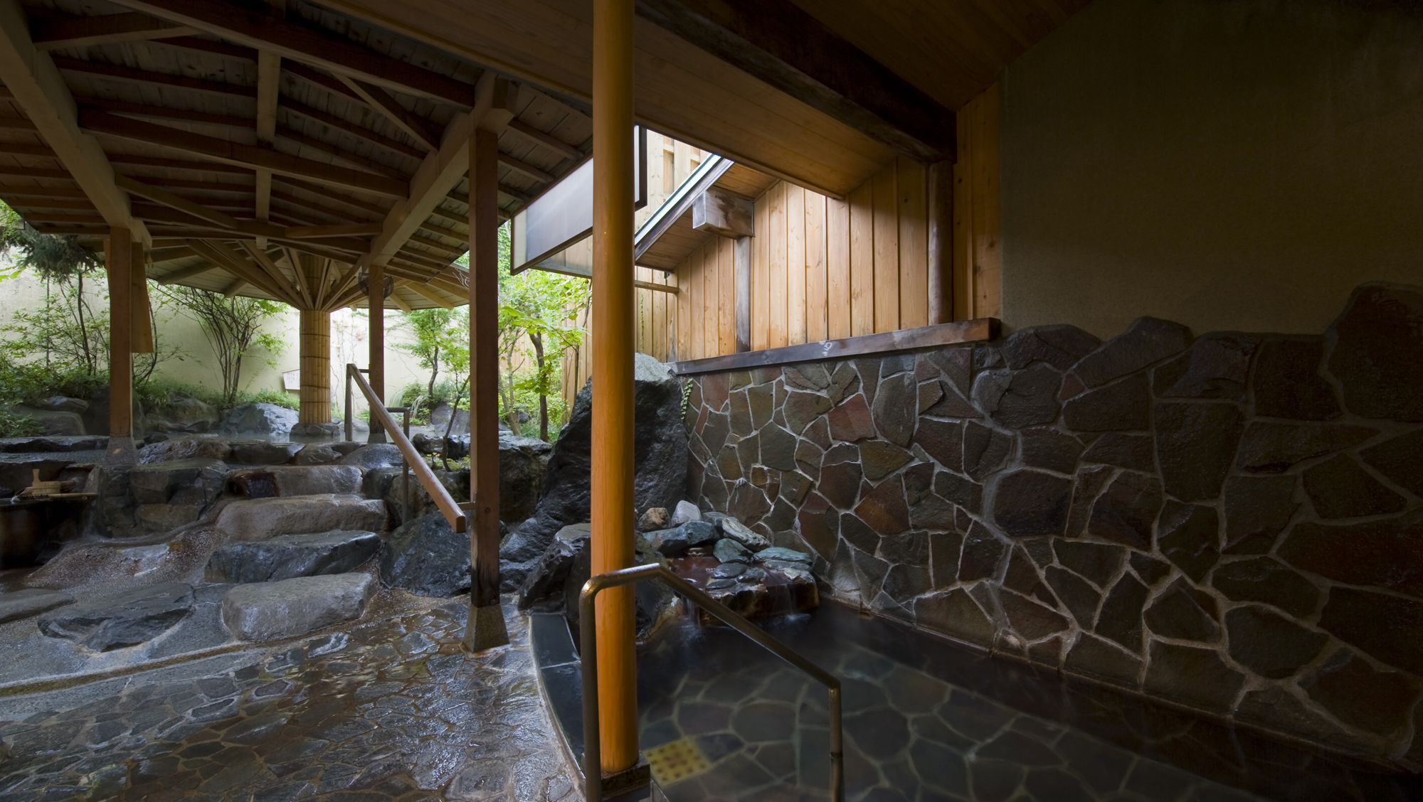 風を感じながら楽しめる温泉