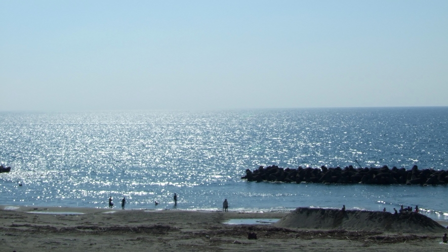 *当館から眺める日本海の景色。朝陽に光る海を見ながらお散歩しませんか？