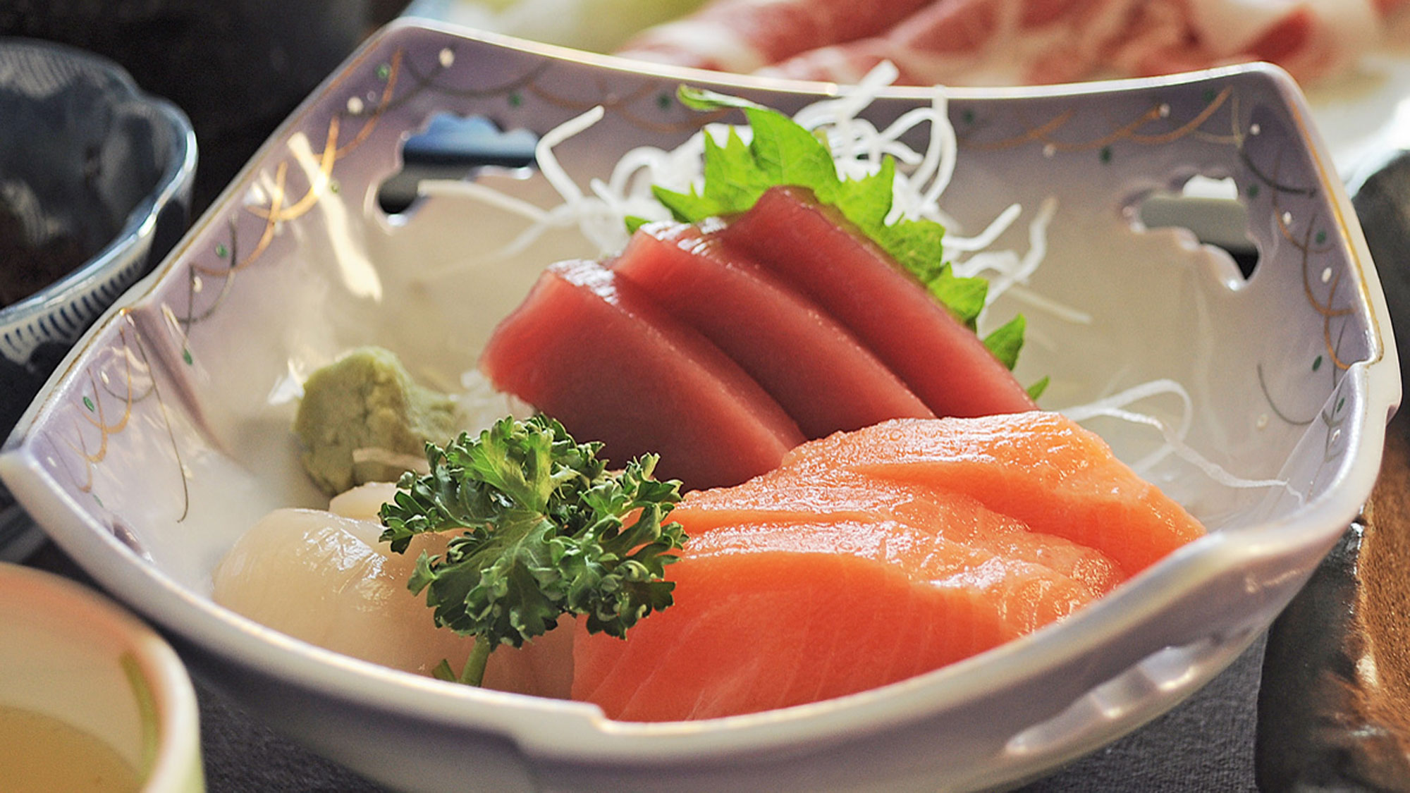 【夕食イメージ】旬のお魚を使用したお刺身。素材の味をご堪能ください。