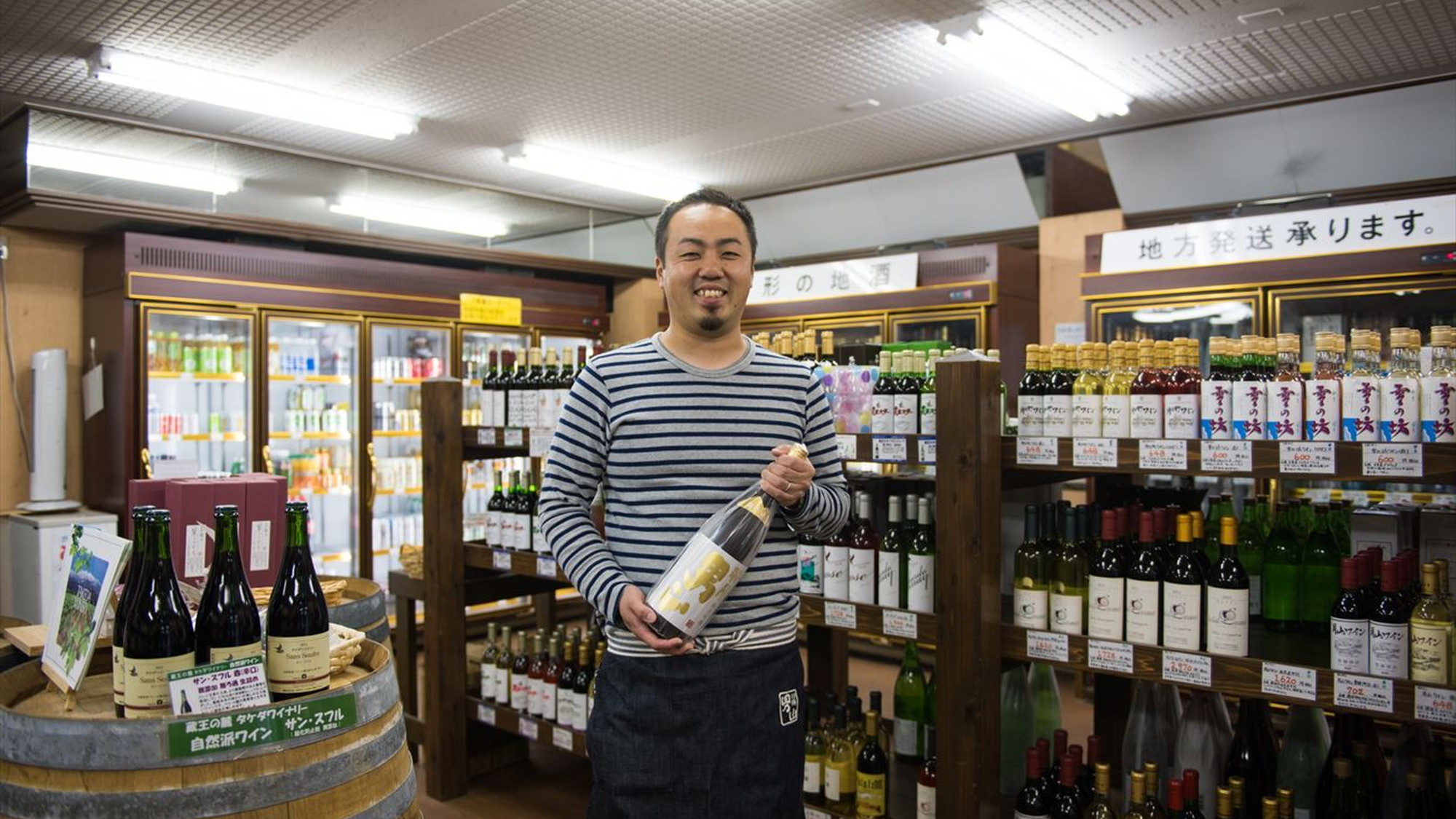 【伊東与三郎商店】山形の地酒を専門に取り扱っており、いろいろな地酒を眺めるだけでも楽しいお店です。 