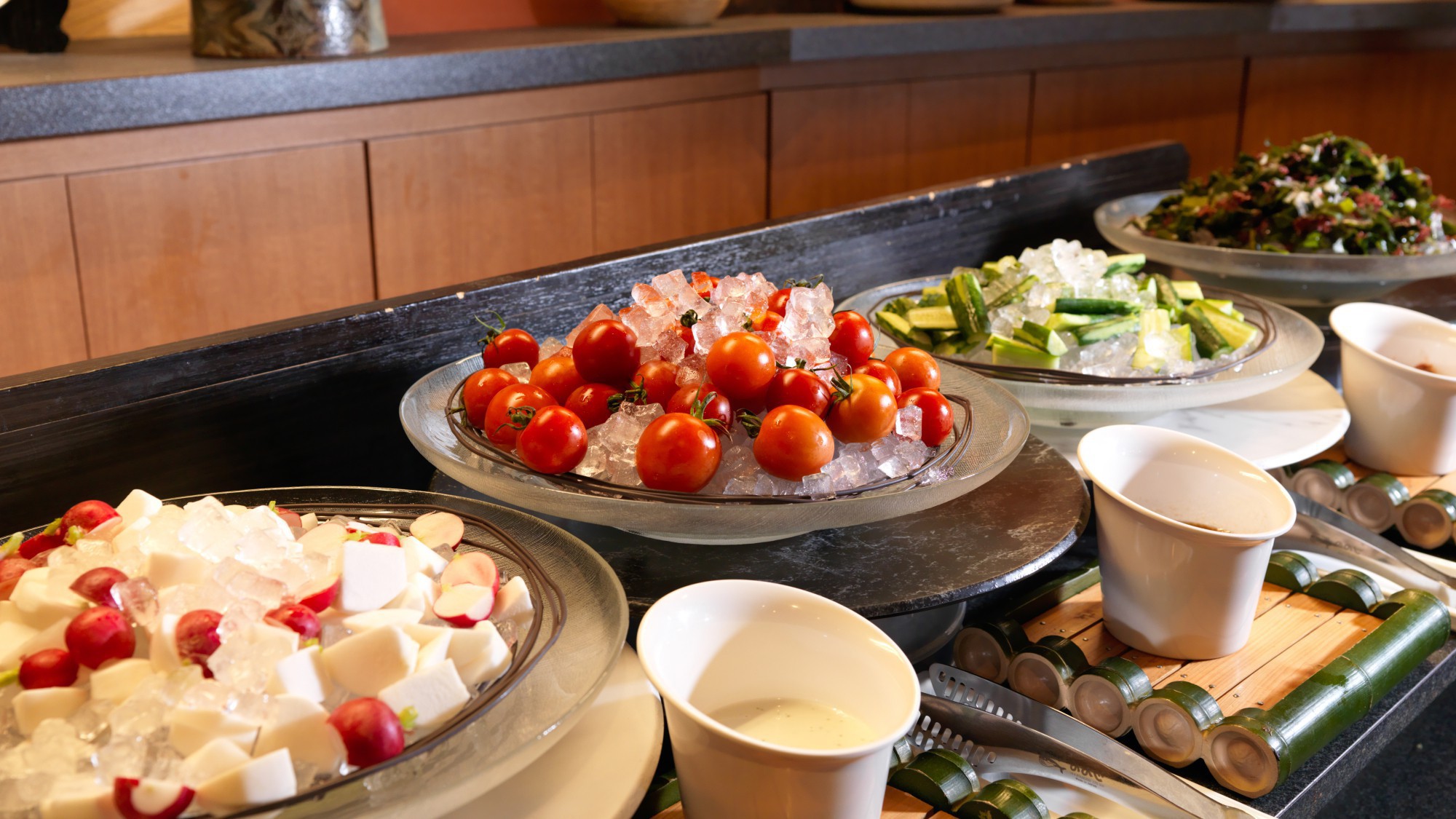 ■朝食バイキング／色とりどりの新鮮な野菜サラダ（イメージ）