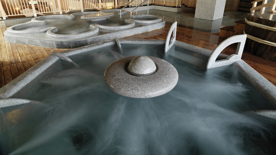 ■1Ｆ大浴場「豊雅殿」ジェット風呂／ジェット風呂は体を奥深くから癒し温めてくれます。