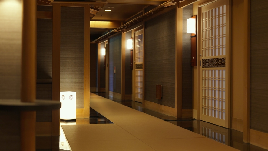 【別館／雅-MIYABI-】アプローチ／専用ゲートの先にある和の雰囲気を感じる畳の廊下　※イメージ