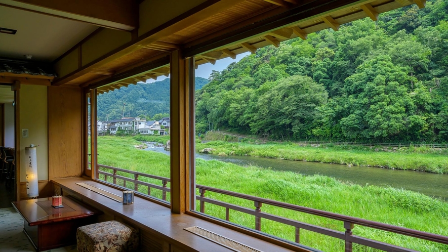 自然溢れる景色に親しむ、癒しのひとときをお過ごしください。