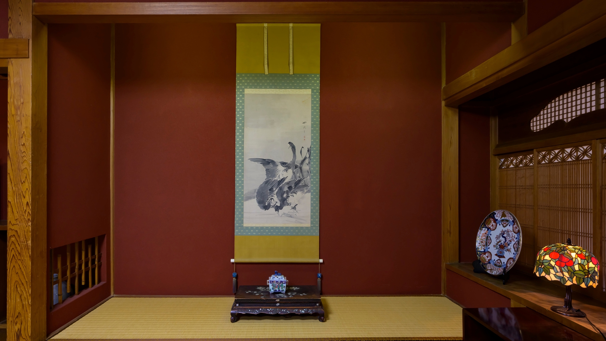 贅沢にゆったりとした造りの床の間【花の間】