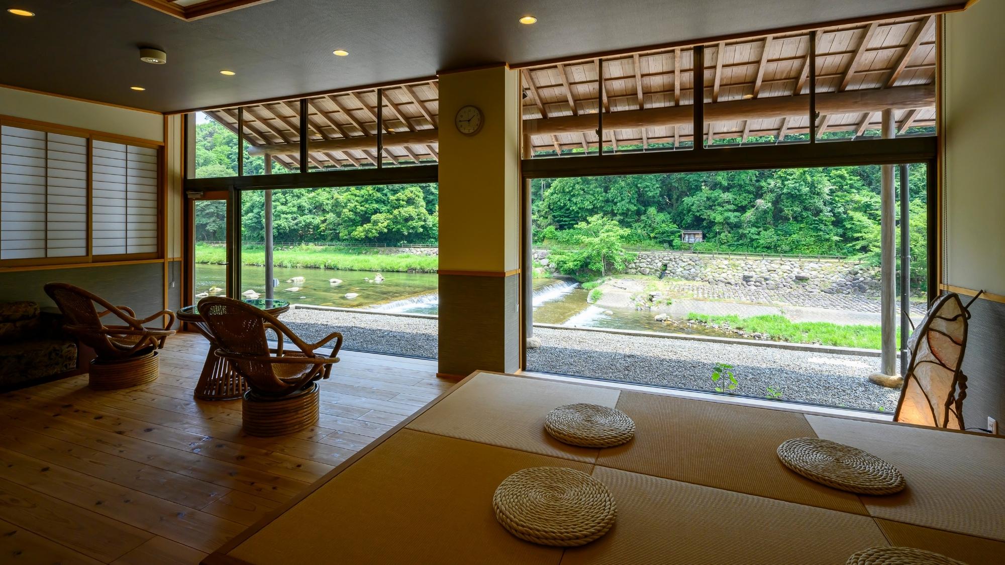 自然に包まれたさわやかな景色をごゆっくりとご覧ください。