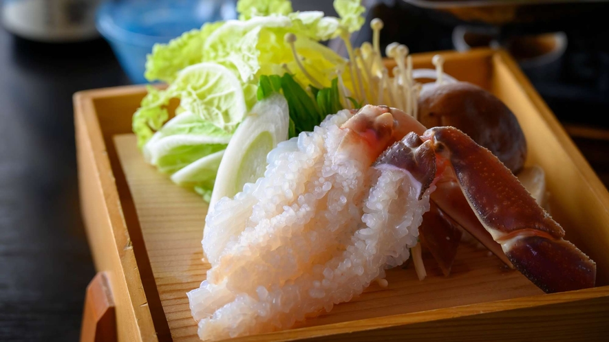 鳥取県が誇る本松葉活蟹を贅沢に使った蟹しゃぶをお楽しみください