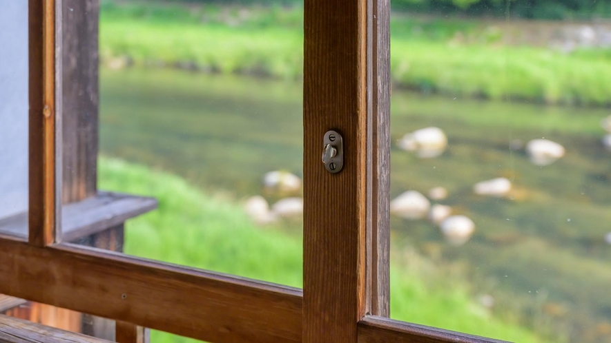 昭和初期のレトロな趣を漂わせる館内。