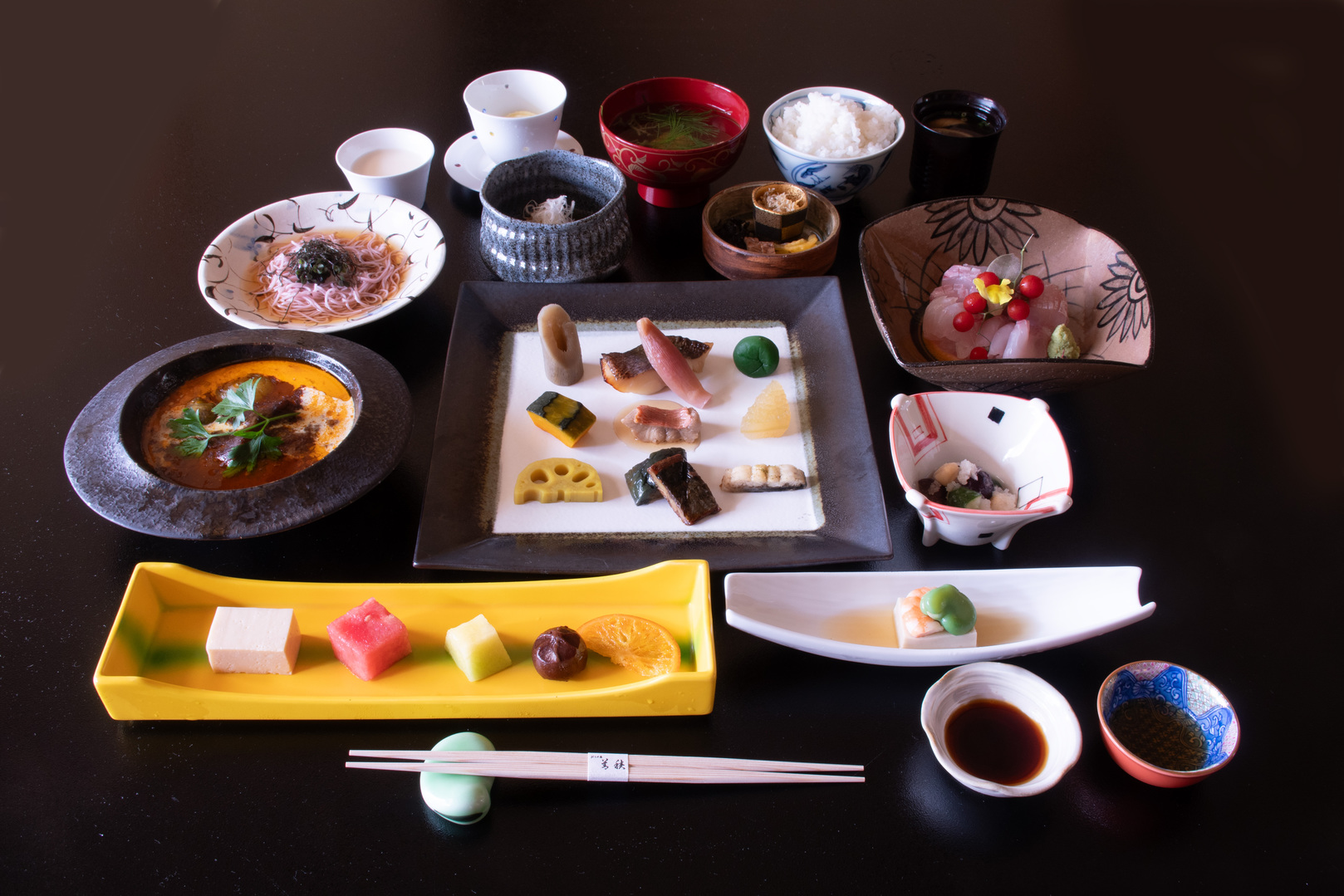 【当館人気】伊勢エビと旬の懐石料理【朝夕お部屋食】
