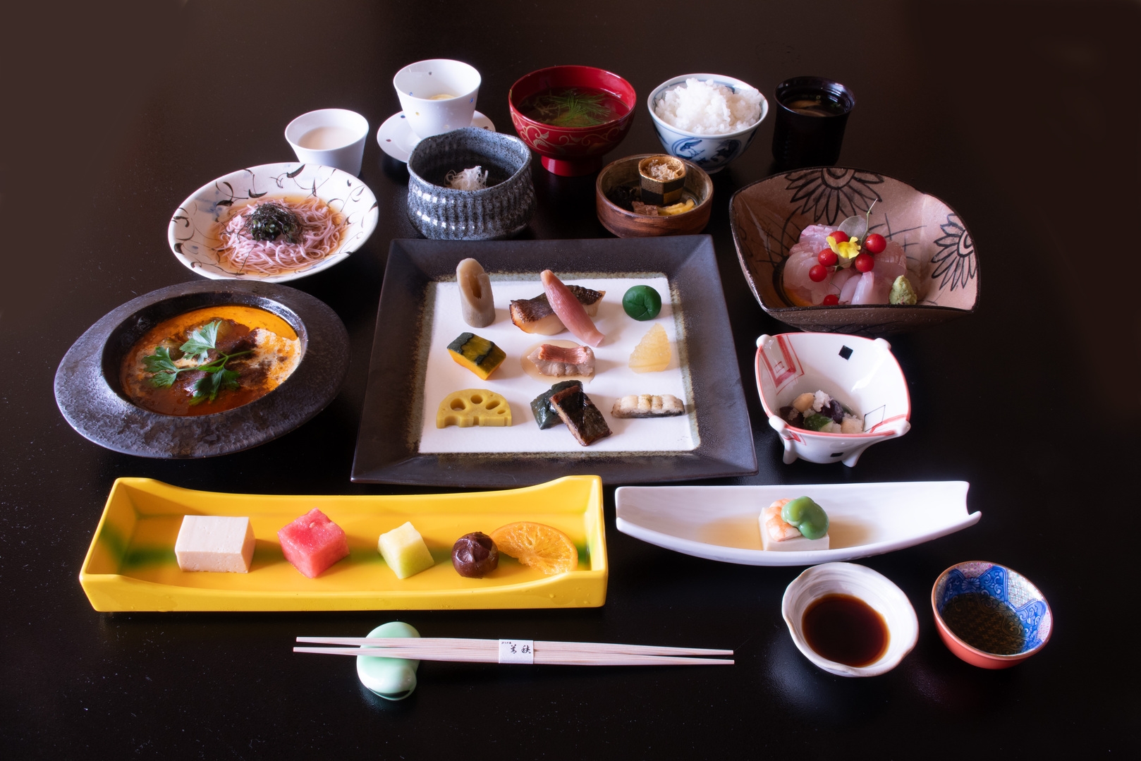 【当館人気】伊勢エビと旬の懐石料理【朝夕お部屋食】