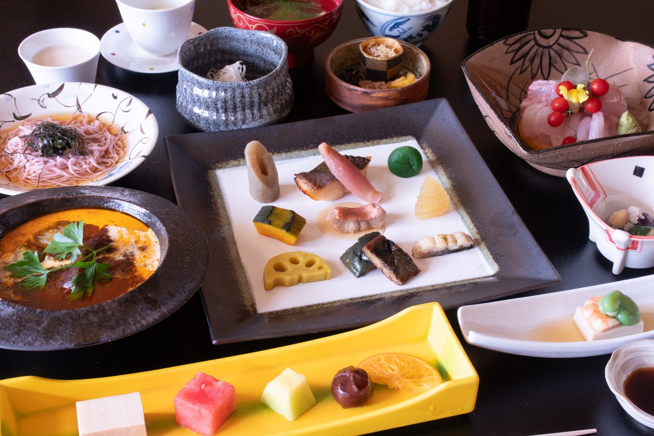 【当館人気】アワビと旬の懐石料理【朝夕お部屋食】