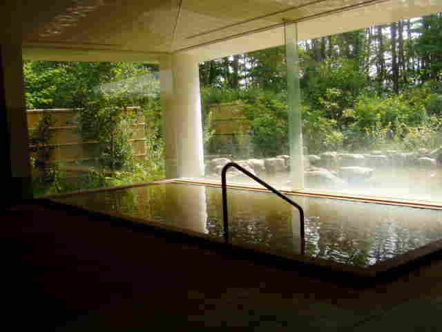 【温泉券付き】【平日限定】１０〜１１月ご宿泊／秋の森を歩いてリフレッシュ♪　≪２食付≫