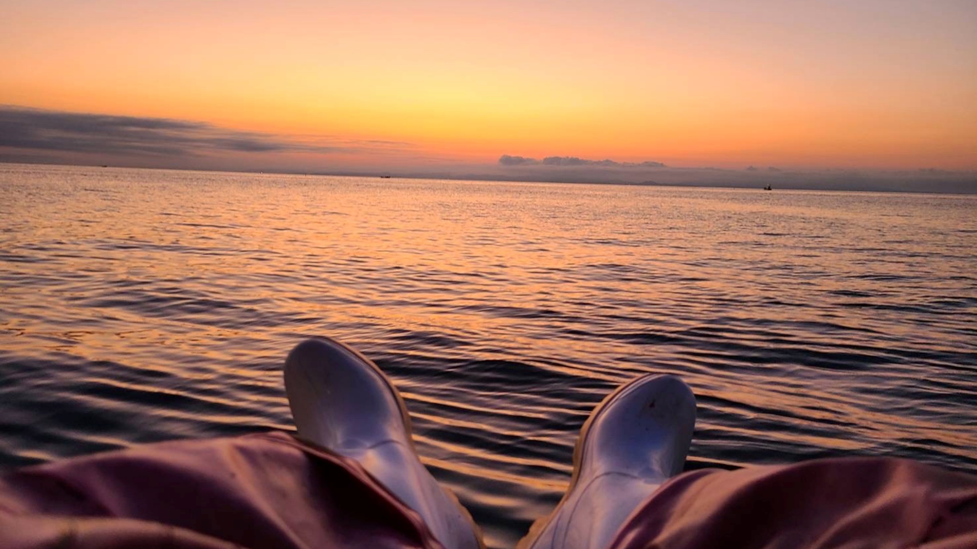 【周辺景色】宿の目の前はすぐ竹崎港。穏やかな景色に身をゆだねていると、時が過ぎるのを忘れます。