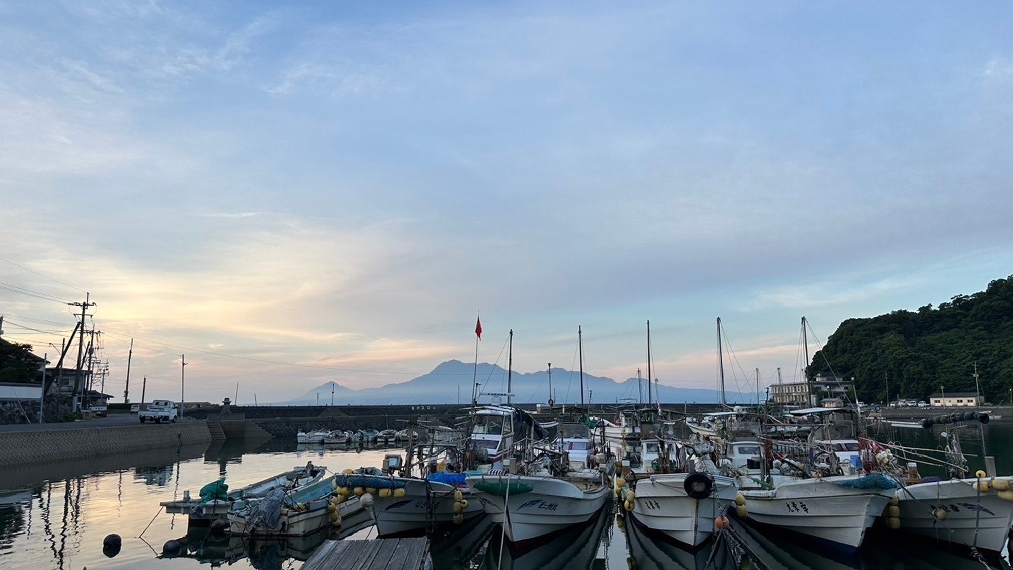 目の 前に広がる竹崎港。ゆっくりとしたときの流れを感じてください♪