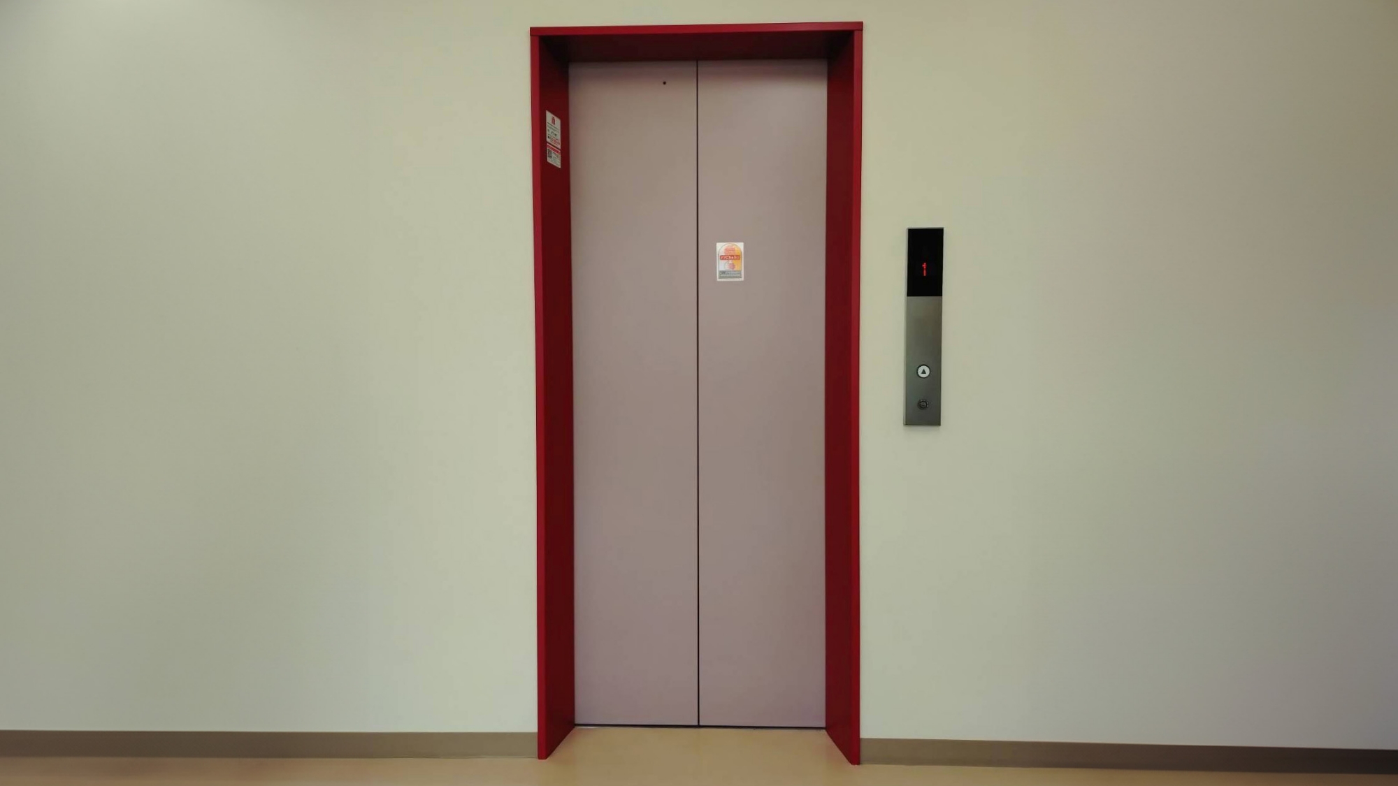 *館内エレベーター