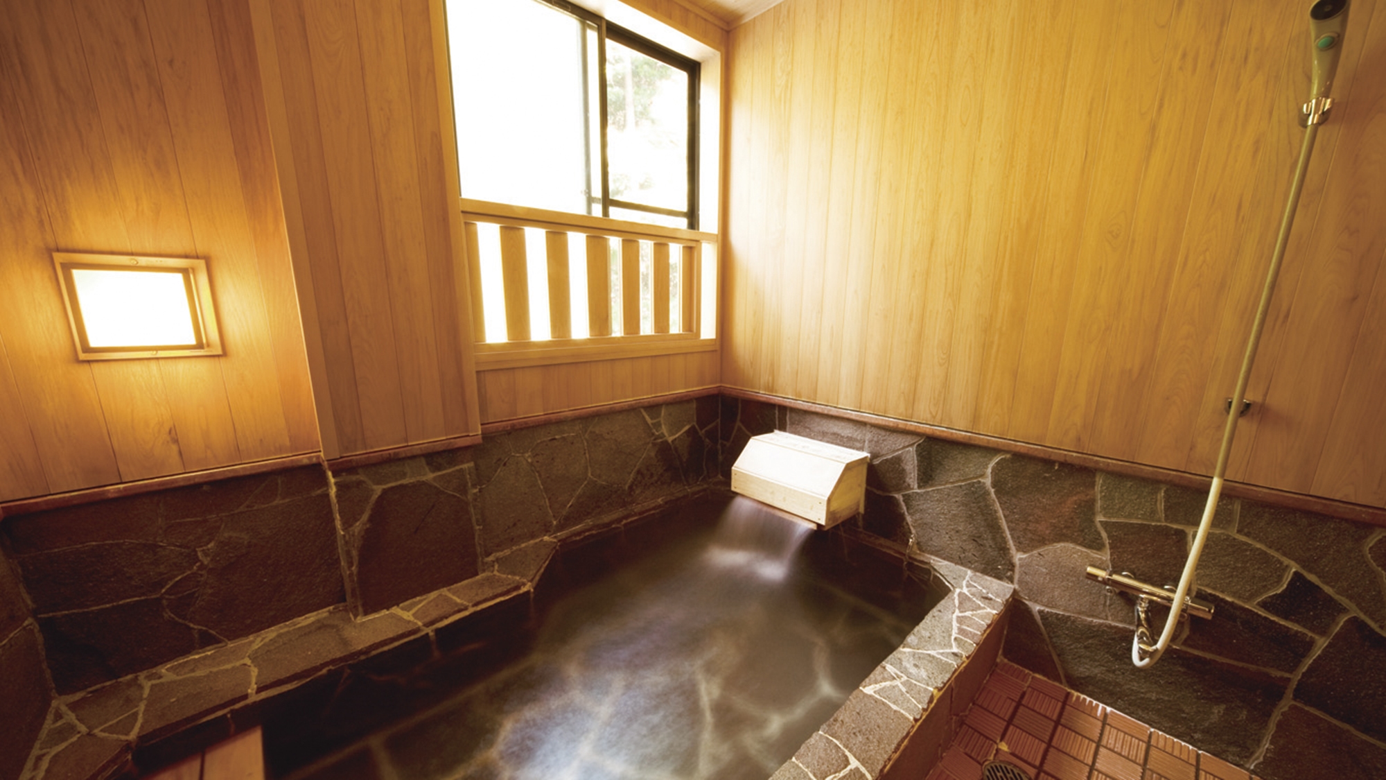*産湯ラドン温泉で体の芯からぽっかぽか～♪檜の香り漂う浴槽でごゆっくりおくつろぎください