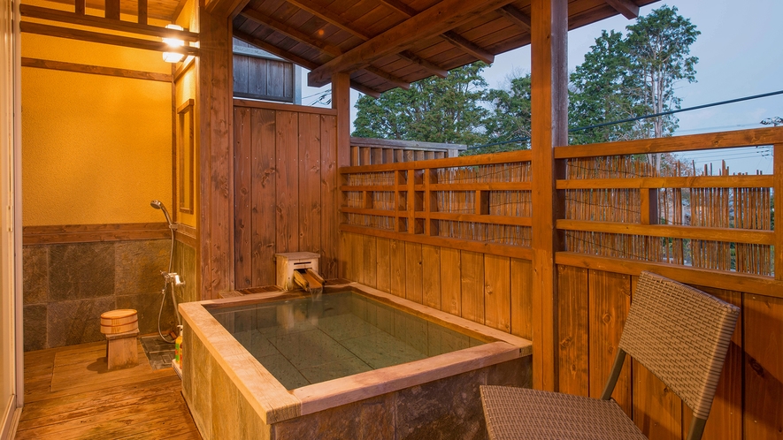 *【露天風呂付和室】当館一番人気のお部屋。自然のマイナスイオンを感じながら湯浴みをお楽しみください
