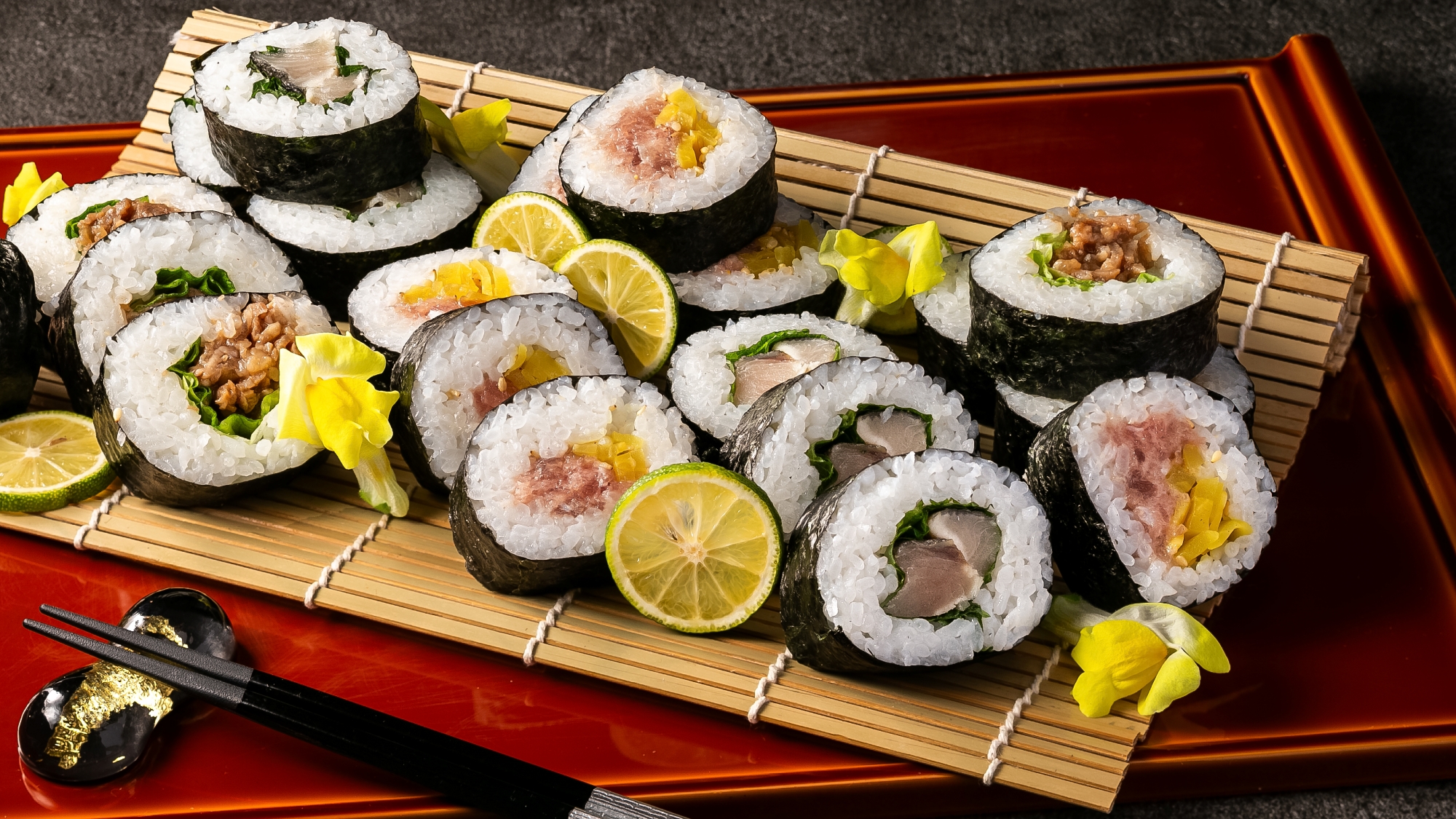 ＜Dinner Buffet＞ローカルメニュー／瀬⼾内産鰆巻き寿司・淡路牛味噌巻き・トロタク巻き
