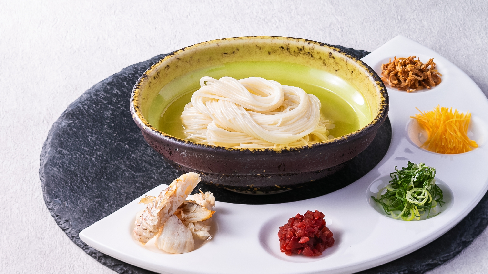 ＜Breakfast Buffet＞ローカルメニュー／淡路島手延べ鯛素麺 鯛だし 麺つゆ（温）
