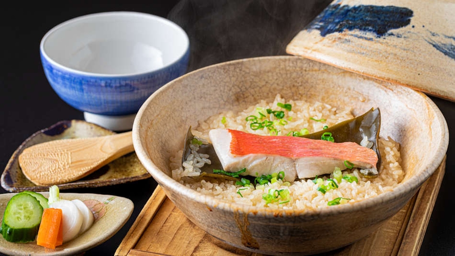 金目鯛の土鍋仕立てご飯は、花さとでしか味わえない一品です