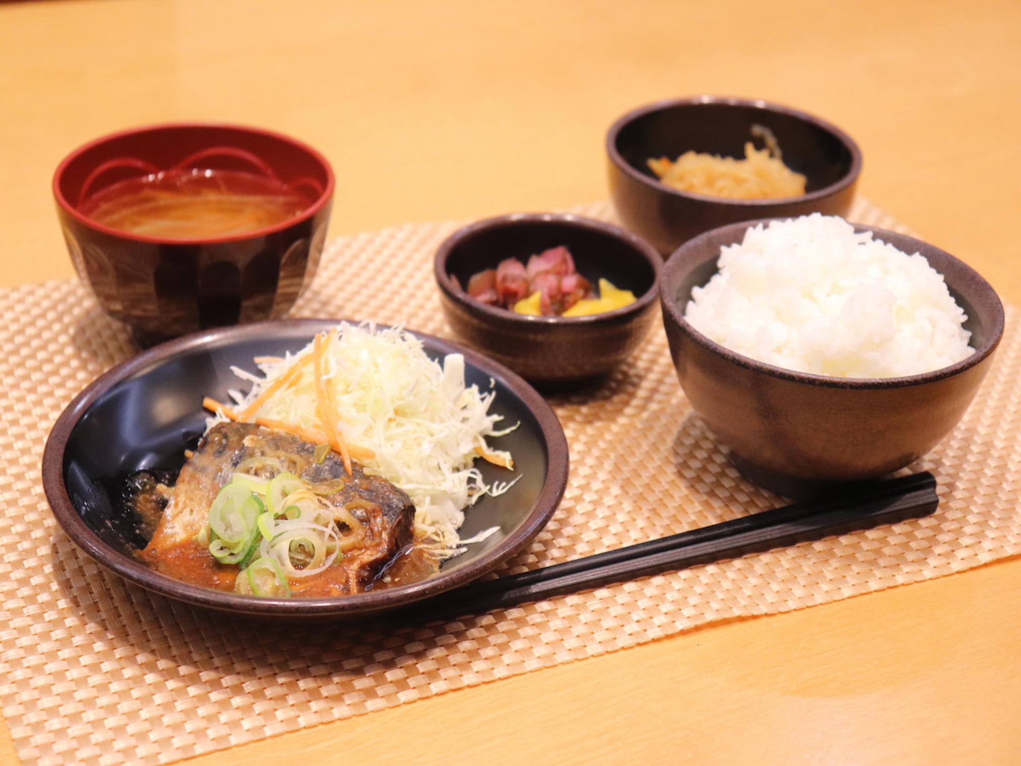 日替わりお手軽無料夕食サービス：さばの味噌煮