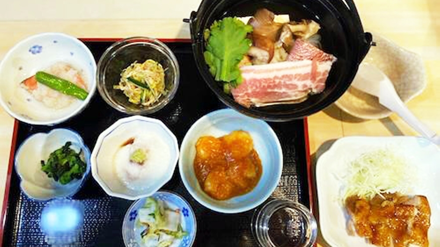 *【夕食一例】北海道の大地の恵みを中心に、日替わりで手作りの料理をご用意します。