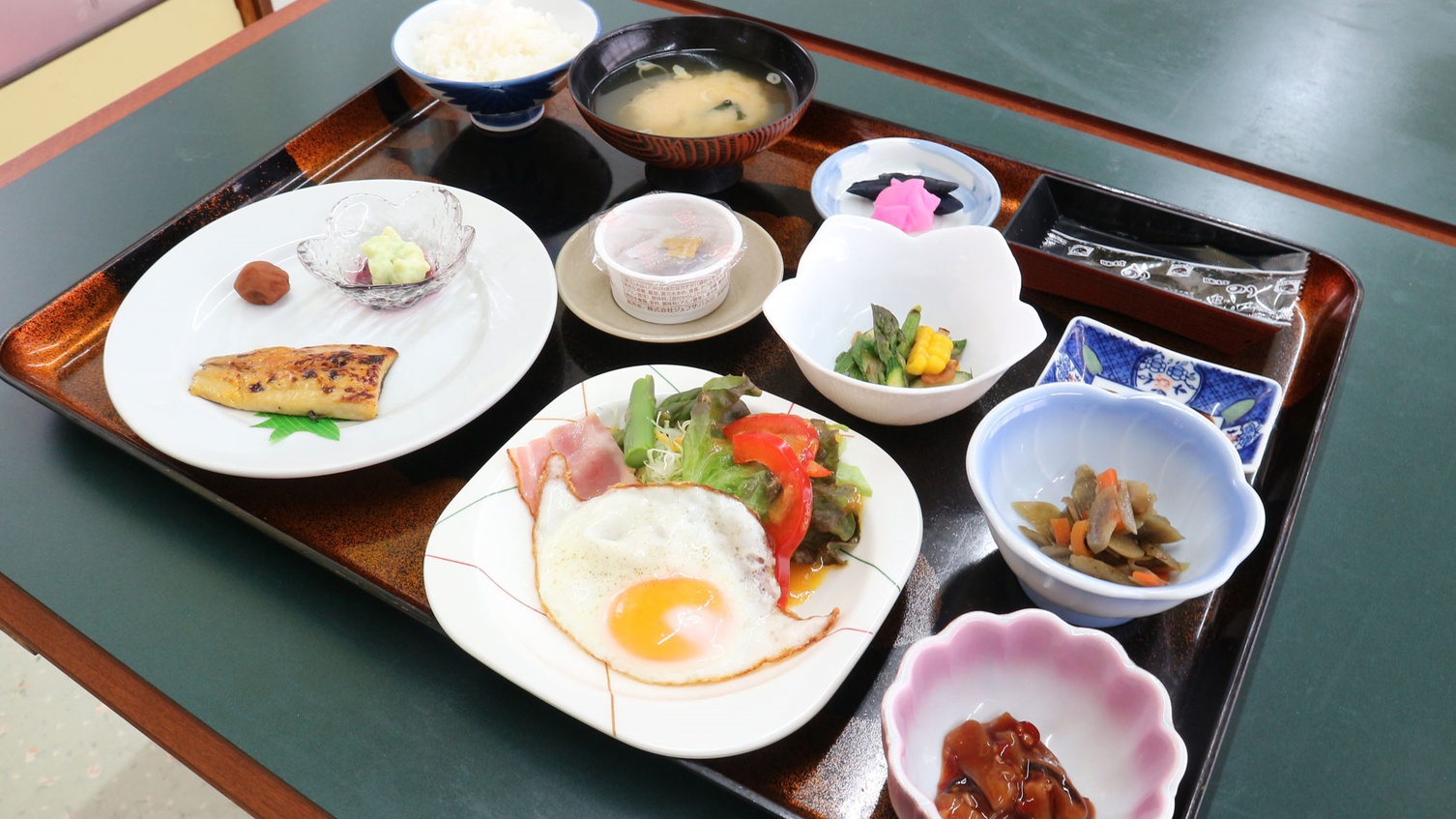 北海道名物【ザンギ】を味わう！屈斜路湖観光や掛け流しの温泉を楽しむ＜１泊２食付き＞（美味旬旅）