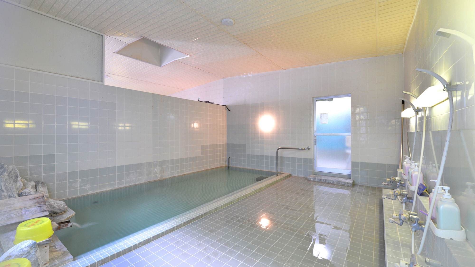 *大浴場/湯量豊富に湧き出る天然温泉は24時間いつでもご入浴いただけます。
