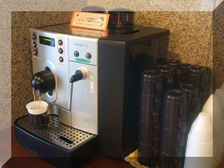 【セルフカフェ】セルフ式コーヒーを無料サービス。ご到着時に１杯いかがですか♪