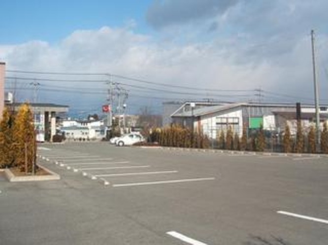 【広々駐車場】西那須野・第２西那須野あわせて約200台分の駐車スペースをご用意。お車に最適♪
