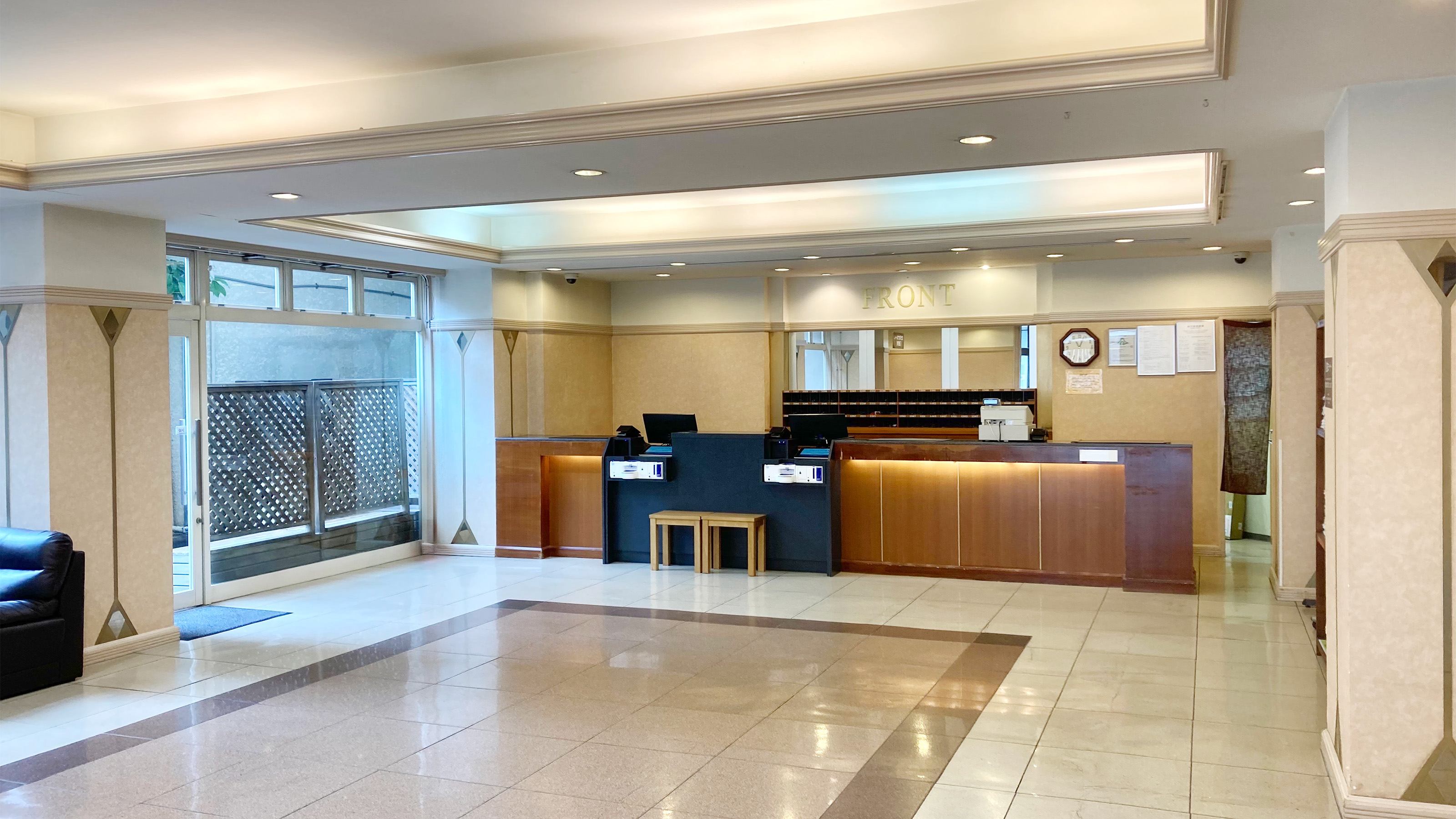 フロント・ロビー