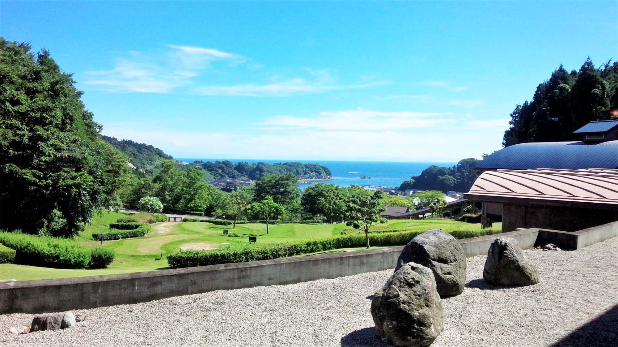 ・【真脇遺跡公園】日本海を見下ろす丘陵地にございます