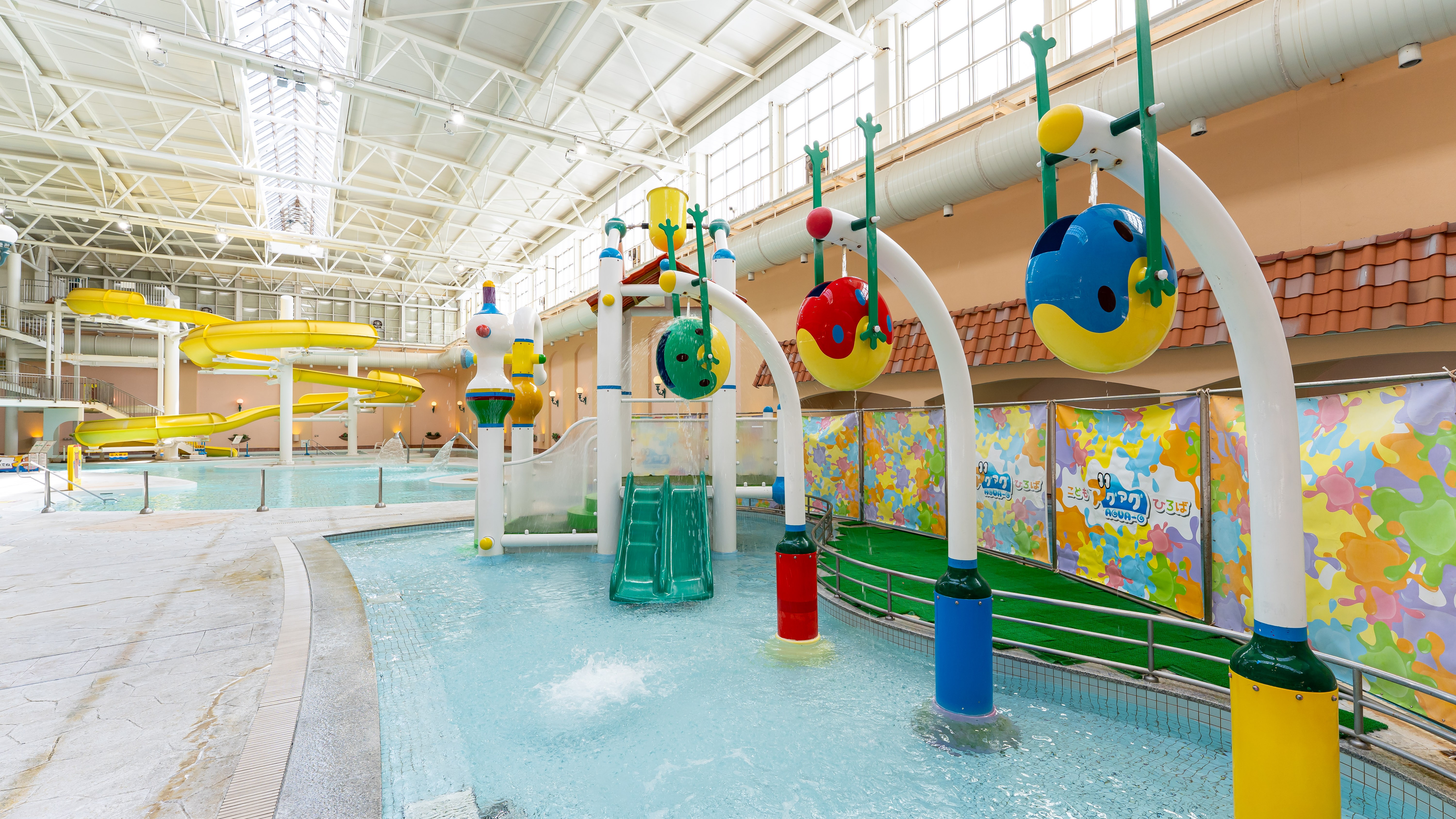 屋内レジャープール内こどもひろば（有料）※プール営業日に関しては施設紹介ページよりご確認下さい。