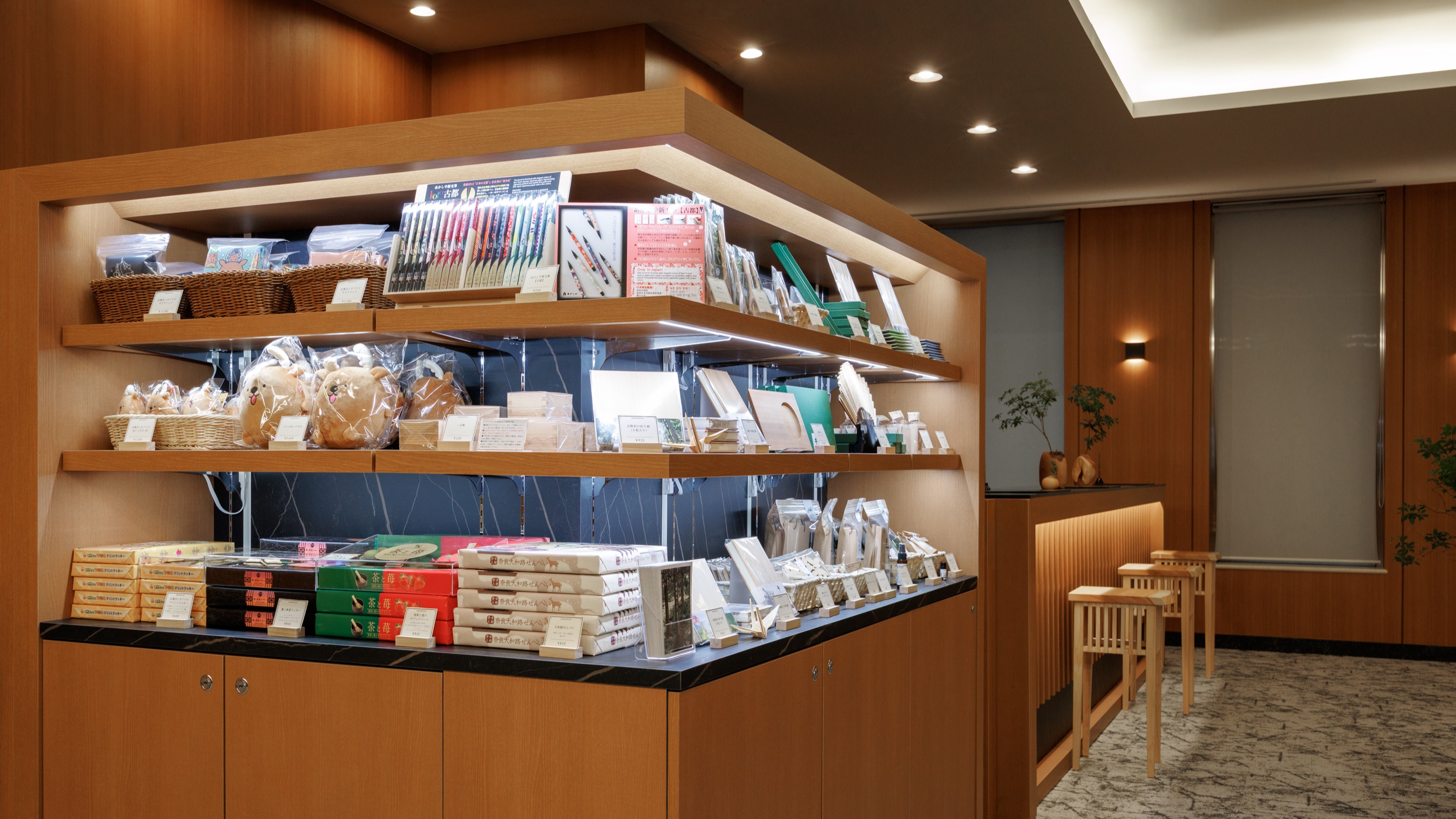 お土産コーナー　奈良プラザホテル・奈良健康ランド