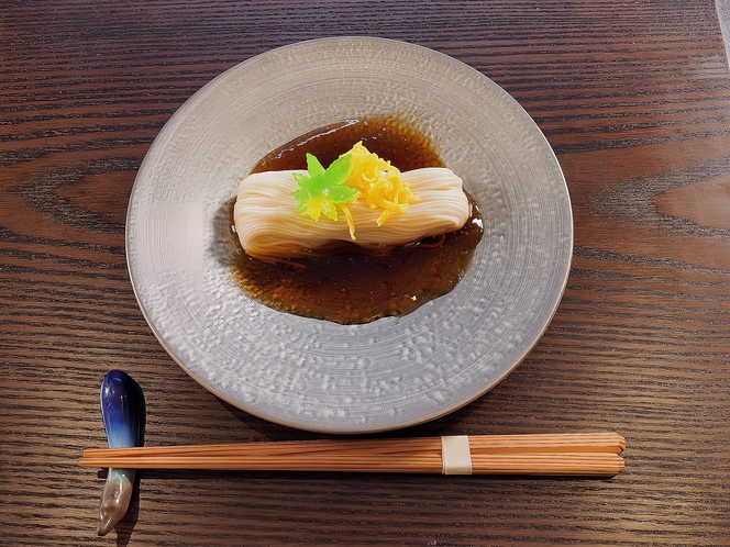 大和の旬食材を盛り込んだ季節の和会席（奈良県の特産品：三輪素麺イメージ）