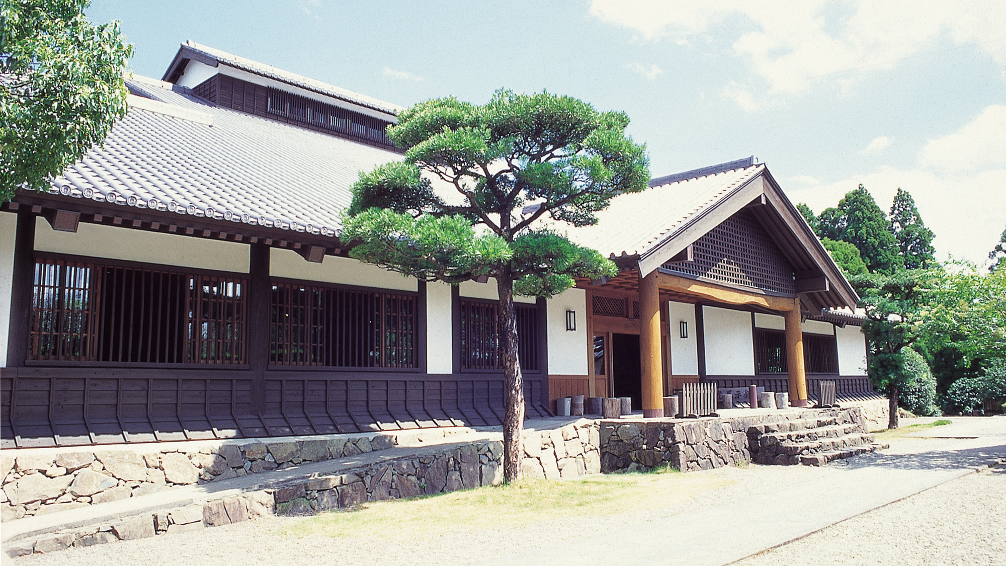 【国際クラフトの城】手作りの里、綾町の伝統工芸を見学・体験することができます。