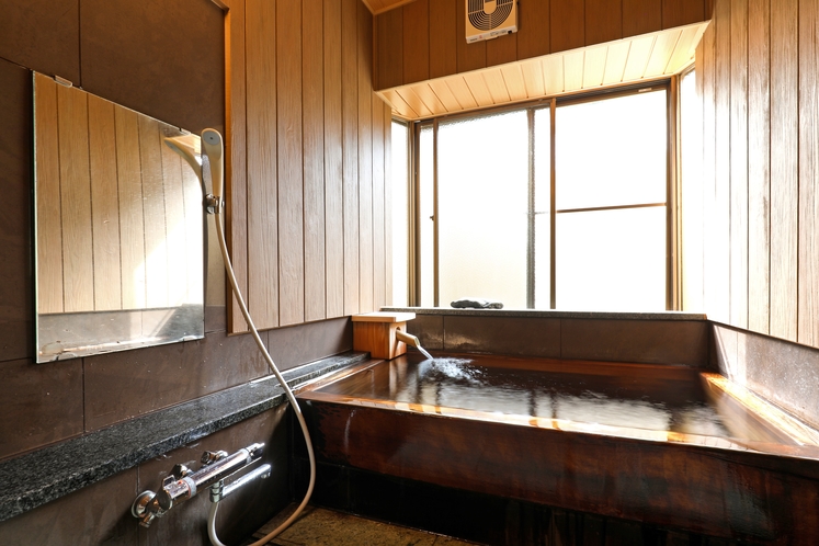 姉妹館へ湯めぐり♪ますや旅館　貸切風呂「古代檜の湯」