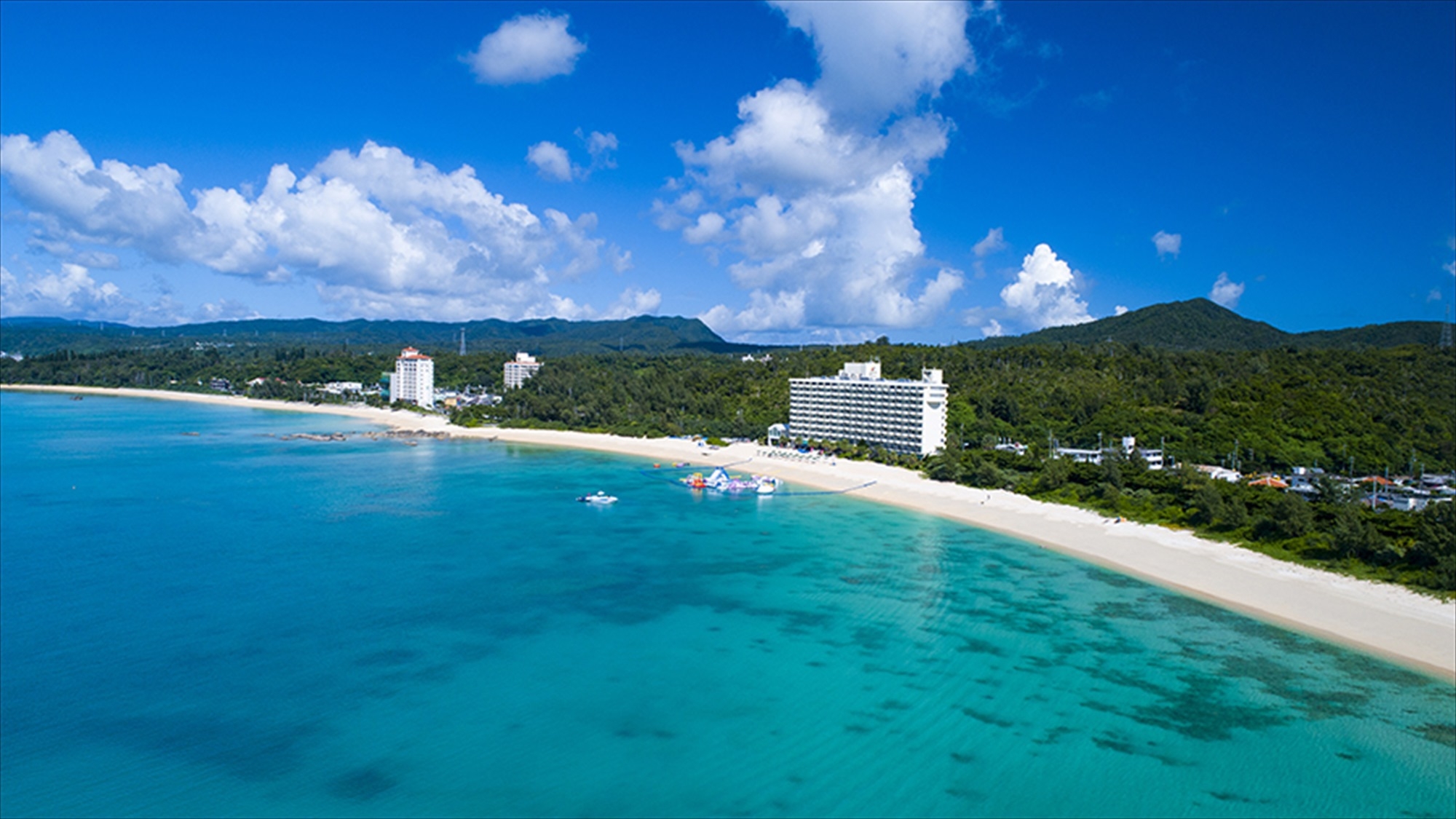 【楽天月末セール】お得にリゾート　ビーチは歩いて30秒！沖縄を満喫（朝食付）